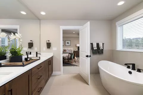 Bath - 19276 SW Marshmallow Pl, Bend, OR 97702 photo 2 of 5