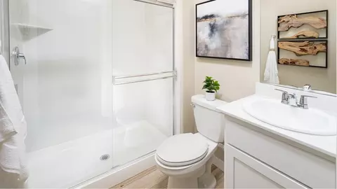 Bath - 2048 Seraphina Ct, Galt, CA 95632 photo 2 of 6