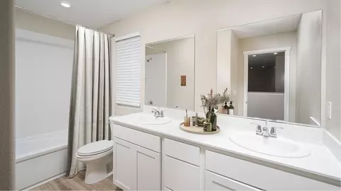 Bath - 2048 Seraphina Ct, Galt, CA 95632 photo 4 of 6