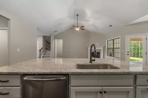 Kitchen - 102 Beaver Creek Way, Lagrange, GA 30241 photo 4 of 7
