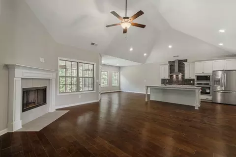 Living - 102 Beaver Creek Way, Lagrange, GA 30241 photo 2 of 4