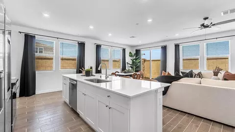 Kitchen - 875 Fruitwood Ave, Clovis, CA 93619 photo 2 of 6
