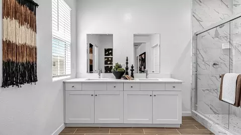 Bath - 875 Fruitwood Ave, Clovis, CA 93619 photo 1 of 5