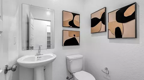 Bath - 875 Fruitwood Ave, Clovis, CA 93619 photo 2 of 5