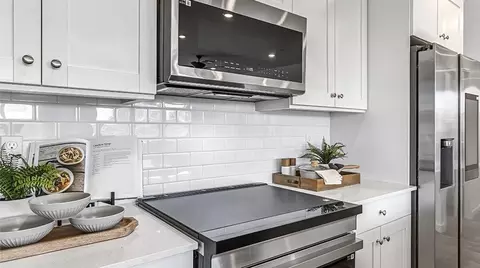 Kitchen - 875 Fruitwood Ave, Clovis, CA 93619 photo 5 of 6