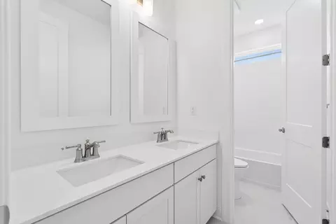 Bath - 5782 Frederick Dr, Bethlehem, PA 18017 photo 4 of 6