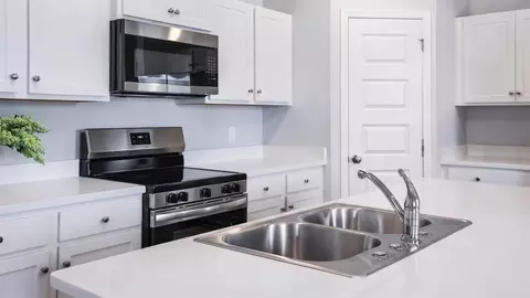 Kitchen - 1008 Santa Fe Trl, Bauxite, AR 72011 photo 4 of 7