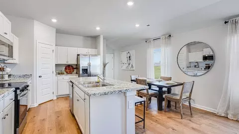 Kitchen - 1008 Santa Fe Trl, Bauxite, AR 72011 photo 2 of 6