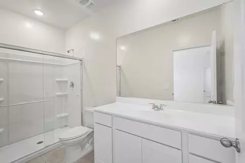 Bath - 10210 W Devonshire Ave, Phoenix, AZ 85037 photo 2 of 3