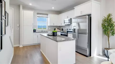 Kitchen - 1701 Lightning St, Rialto, CA 92376 photo 3 of 5