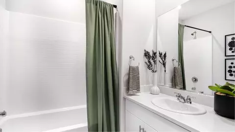 Bath - 1701 Lightning St, Rialto, CA 92376 photo 2 of 4