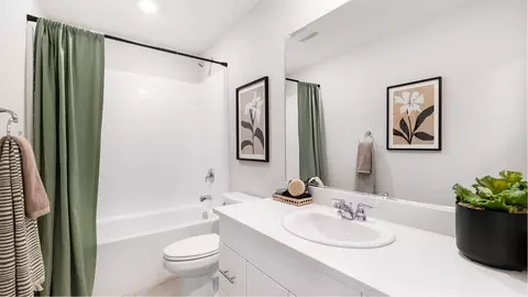 Bath - 1701 Lightning St, Rialto, CA 92376 photo 3 of 4