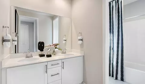 Bath - 31368 Preston Trl, Winchester, CA 92596 photo 1 of 2