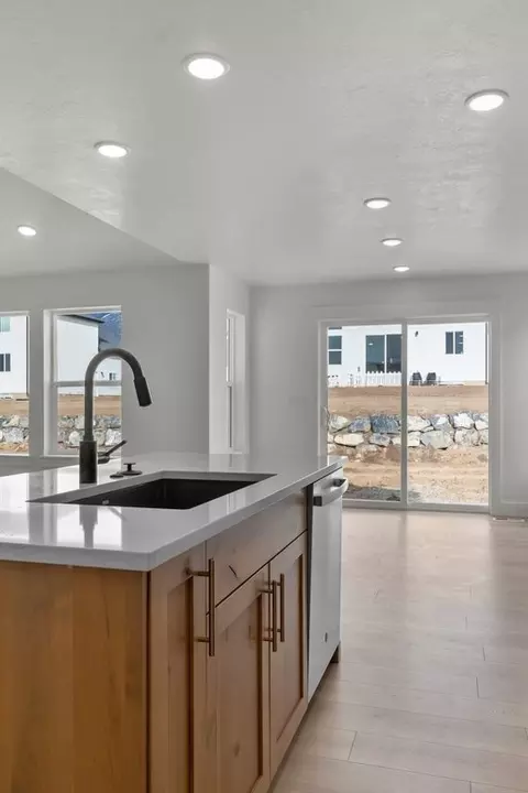Kitchen - 600 S 250 E, Hyde Park, UT 84318 photo 4 of 9