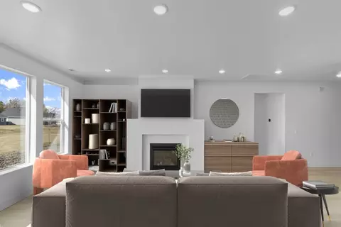 Living - 600 S 250 E, Hyde Park, UT 84318 photo 10 of 12