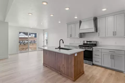 Kitchen - 600 S 250 E, Hyde Park, UT 84318 photo 6 of 9