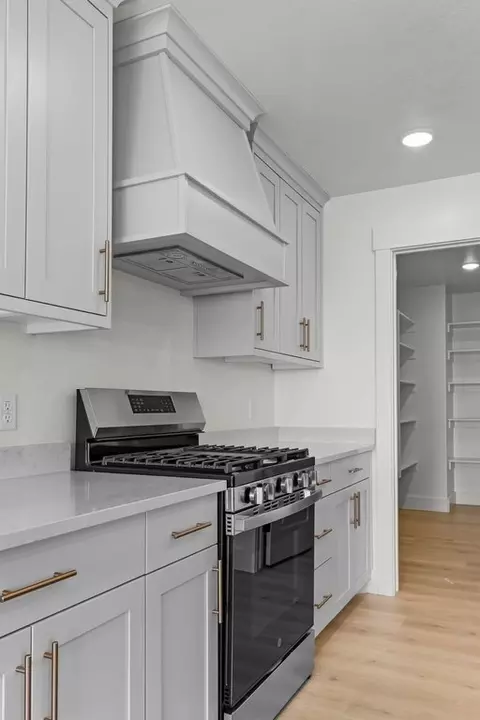 Kitchen - 600 S 250 E, Hyde Park, UT 84318 photo 5 of 9