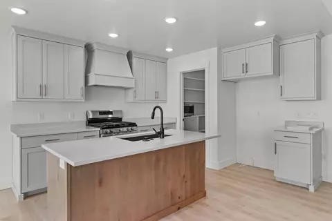 Kitchen - 600 S 250 E, Hyde Park, UT 84318 photo 7 of 9
