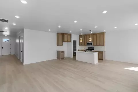 Entry Way - 600 S 250 E, Hyde Park, UT 84318 photo 9 of 10