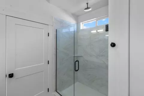 Bath - 600 S 250 E, Hyde Park, UT 84318 photo 8 of 9