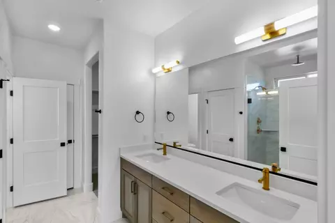 Bath - 600 S 250 E, Hyde Park, UT 84318 photo 7 of 9