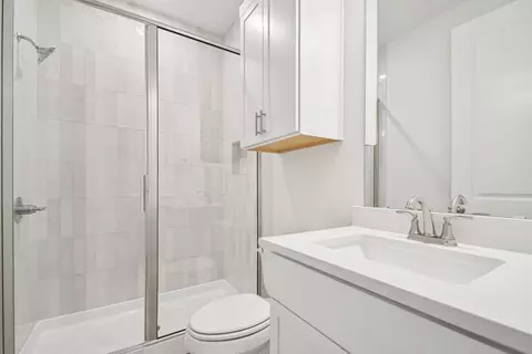 Bath - 122 Alvin Dr, Buda, TX 78610 photo 4 of 6