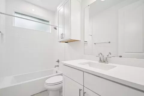 Bath - 122 Alvin Dr, Buda, TX 78610 photo 5 of 6