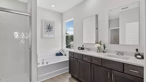 Bath - 5445 Racehorse Blvd, Jacksonville, FL 32234 photo 4 of 5