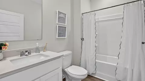 Bath - 5445 Racehorse Blvd, Jacksonville, FL 32234 photo 3 of 5