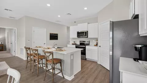Kitchen - 5445 Racehorse Blvd, Jacksonville, FL 32234 photo 4 of 6