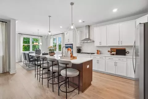 Kitchen - 550 Hydrangea St, Seneca, SC 29678 photo 3 of 8