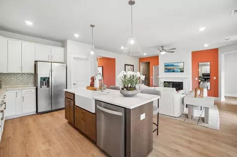 Kitchen - 550 Hydrangea St, Seneca, SC 29678 photo 8 of 8