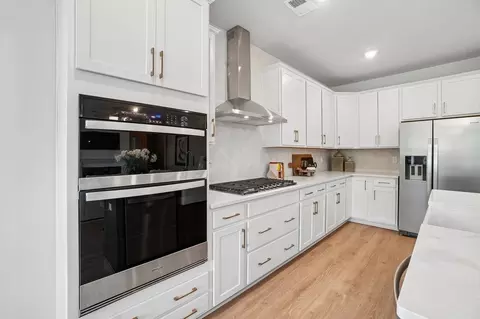 Kitchen - 550 Hydrangea St, Seneca, SC 29678 photo 7 of 8