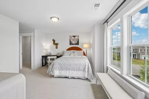 Bedroom - 550 Hydrangea St, Seneca, SC 29678 photo 6 of 11