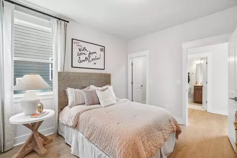 Bedroom - 550 Hydrangea St, Seneca, SC 29678 photo 4 of 11