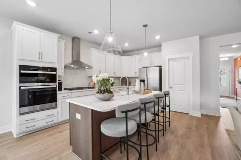 Kitchen - 550 Hydrangea St, Seneca, SC 29678 photo 6 of 8