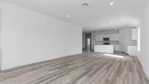 Living - 13 Robin Ct, Angleton, TX 77515 photo 1 of 3