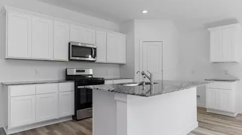 Kitchen - 13 Robin Ct, Angleton, TX 77515 photo 2 of 4