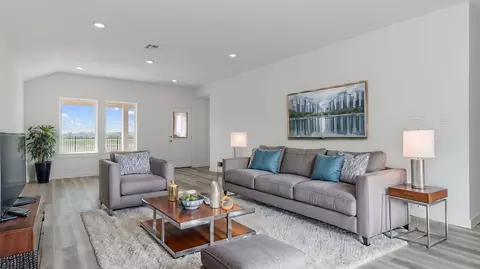 Living - 13 Robin Ct, Angleton, TX 77515 photo 2 of 3