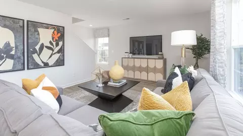 Living - 111 Pinhook Dr, Lexington, NC 27295 photo 2 of 3