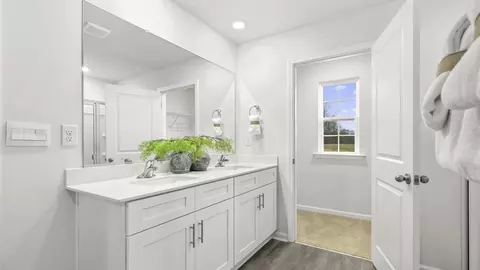 Bath - 111 Pinhook Dr, Lexington, NC 27295 photo 4 of 6