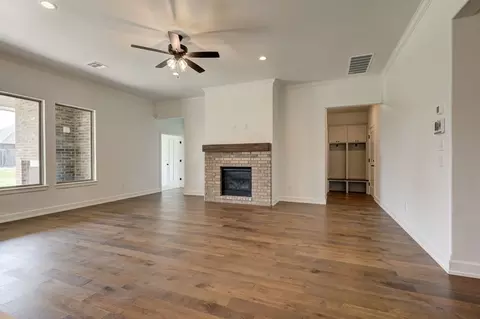 Living - 7201 E Oakland St, Broken Arrow, OK 74014 photo 6 of 8