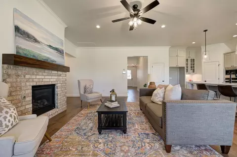 Living - 7201 E Oakland St, Broken Arrow, OK 74014 photo 4 of 8