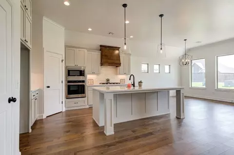 Kitchen - 7201 E Oakland St, Broken Arrow, OK 74014 photo 6 of 10