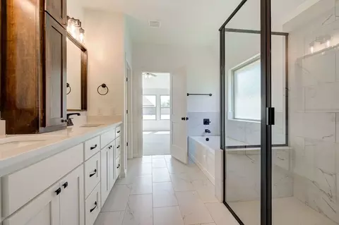 Bath - 7201 E Oakland St, Broken Arrow, OK 74014 photo 8 of 9
