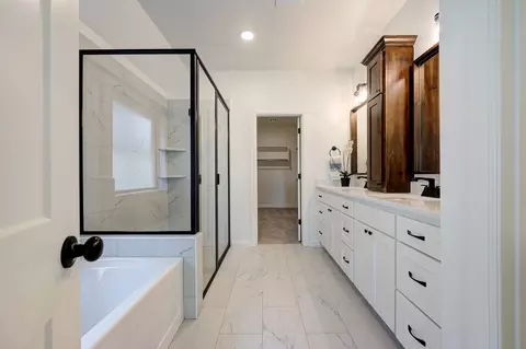 Bath - 7201 E Oakland St, Broken Arrow, OK 74014 photo 3 of 9