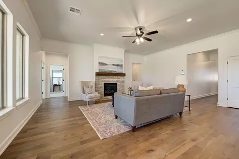 Living - 7201 E Oakland St, Broken Arrow, OK 74014 photo 3 of 8