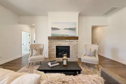 Living - 7201 E Oakland St, Broken Arrow, OK 74014 photo 2 of 8