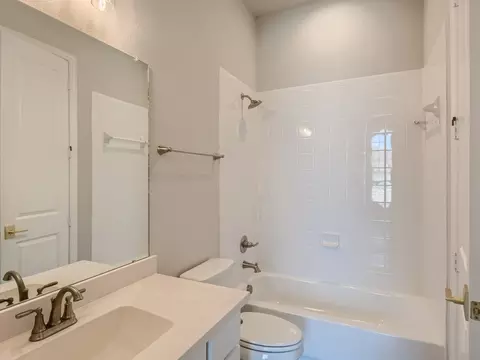 Bath - 788 Cedarwood Ct, Haslet, TX 76052 photo 5 of 6