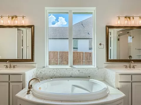 Bath - 788 Cedarwood Ct, Haslet, TX 76052 photo 3 of 6